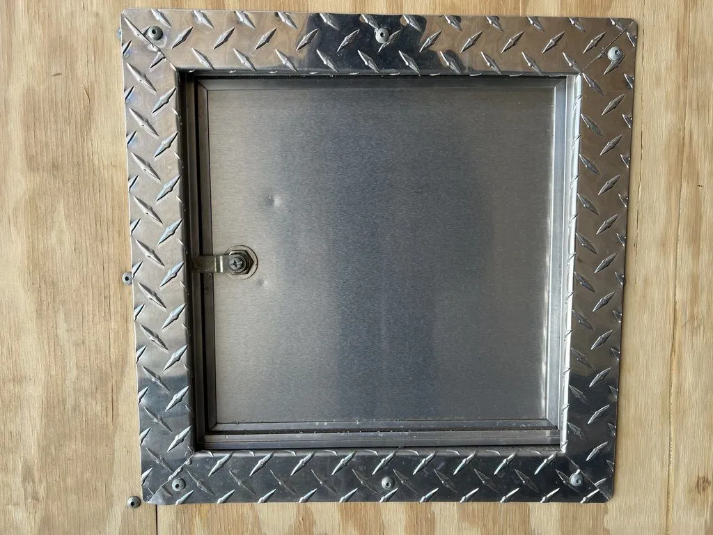 2008 Sno Pro 101×20 Aluminum 4-Place w/Interior Spare Mount, Mats & Guides - Image 7