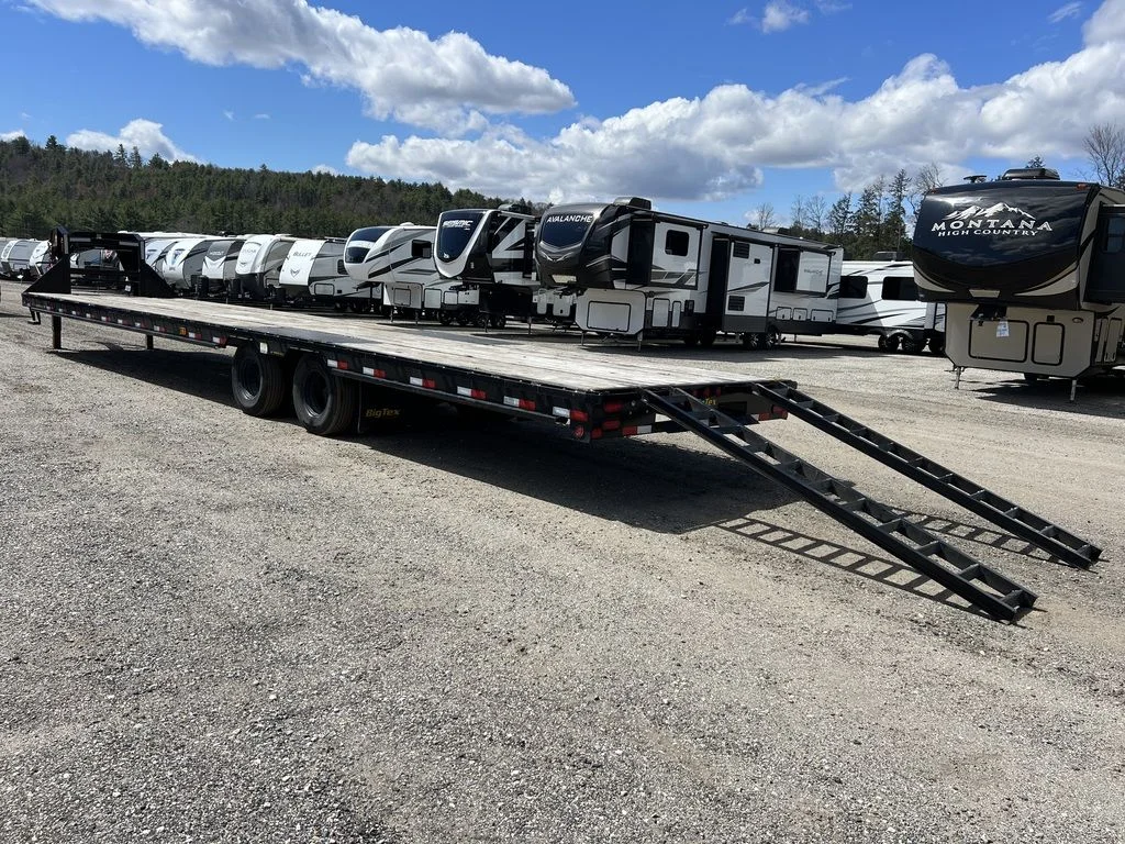 2023 Big Tex Trailers 8.5×40 25K HD Gooseneck Equipment w/Slide-Out Ramps - Image 2