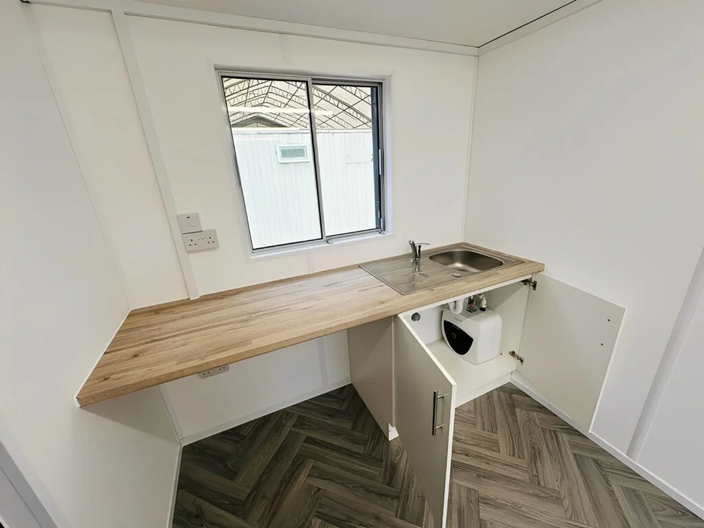 21ft x 8ft Office / Canteen Cabin – Refurbished Anti-Vandal Portable Building - Image 4
